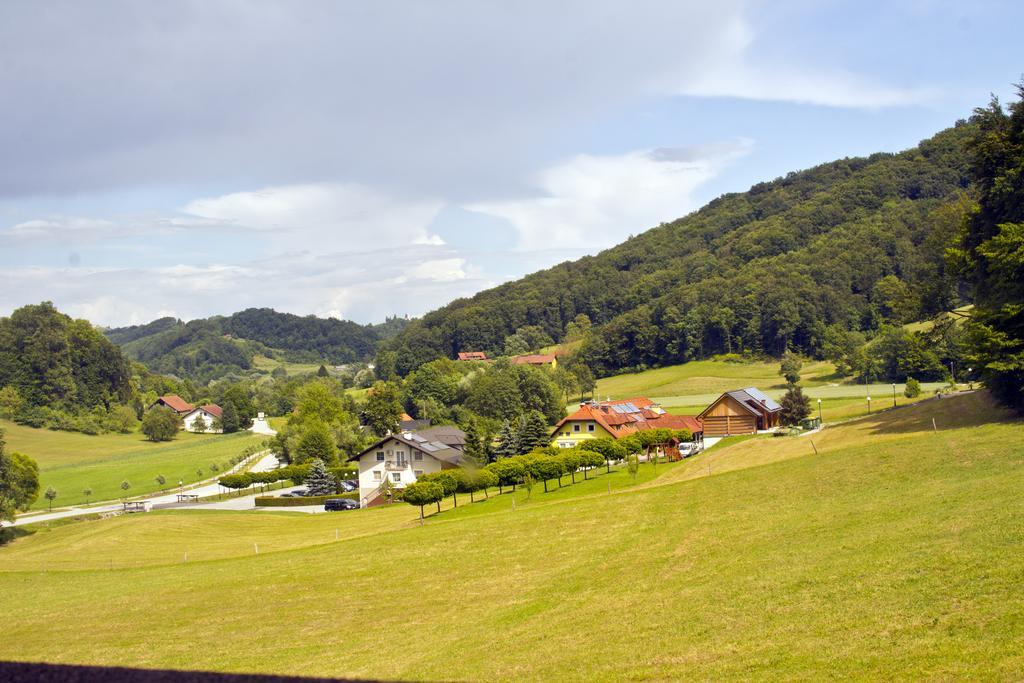 포드체트르테크 Tourist Farm Mraz 빌라 외부 사진